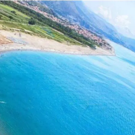 - Malibu' 3* Lauria Inferiore