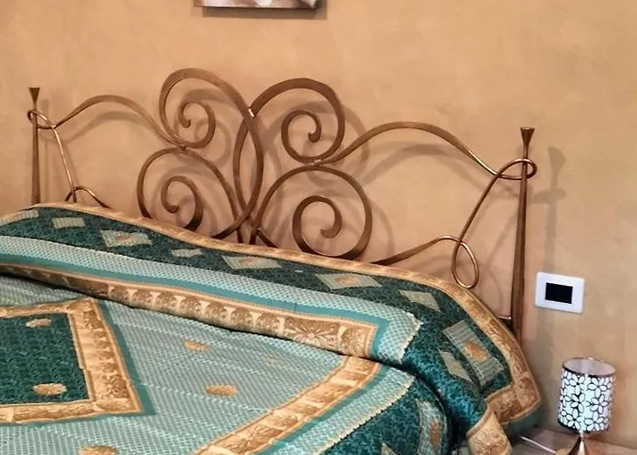 - Malibu' Lauria Inferiore