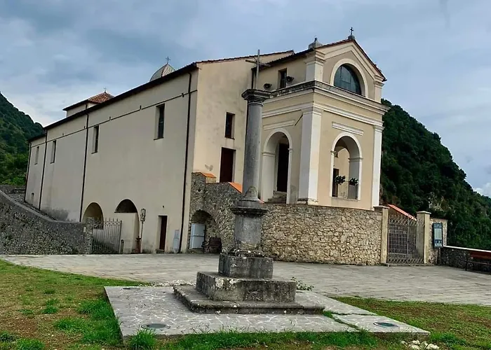 - Malibu' 3* Lauria Inferiore